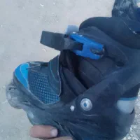 یک لنگه کفش اسکیت  در حد نو