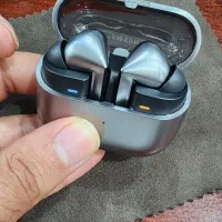 فروش دو عدد ایرپاد و ساعت هوشمند اصلی