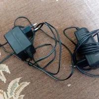 یک عدد شارجر ترازو و یک عدد آداپتور