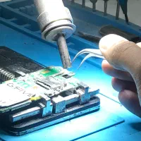 فروش،تعمیرو خرید انواع گوشی شکسته و سوخته