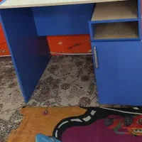 میز تحریر و تخت یک نفره و موکت پالاز