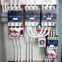 منتاژ تابلو برق صنعتی. ژنراتور و تابلو ATS