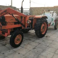 یک دستگاه تراکتور فیات مدل ۶۱