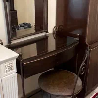 آینه و میز آرایش و صندلی فرفوژه