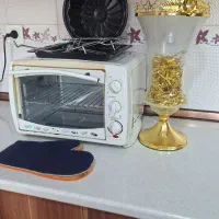 تستر. قالب کیک. دستکش و گلدان