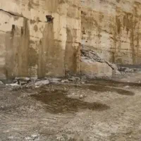 دونفر کارگر ساده برای کار در معدن