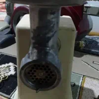 چرخ گوشت توشیبا اصلی قدیمی کاملا سالم|خردکن، آسیاب، غذاساز|رشت, کوی فکوری|دیوار