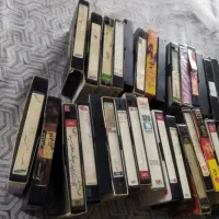 تعدادی نوار کاست جلو باز