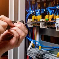 خدمات برق صنعتی و ساختمانی‌
