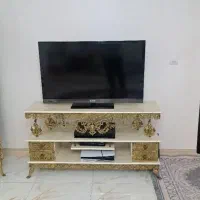 میز تلوزیون و ساعت برنز