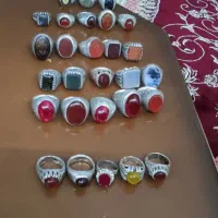 تعدادی انگشتر  و تعدادی تسبح شاه مقصود