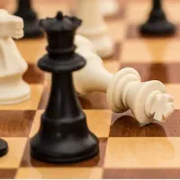 به تعدادی منشی. و بازاریاب با حقوق بالا نیازمندیم