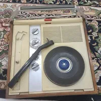 گرامافون قدیمی ژاپنی کلکسیونی با بلندگوی داخلی