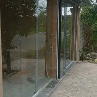 نصاب شیشه سکوریت و کرکره برقی|خدمات پیشه و مهارت|صومعهسرا, |دیوار