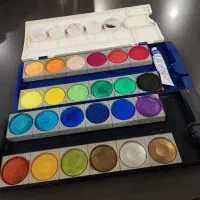 آبرنگ ۲۴ رنگ پلیکان به همراه ۵ قلمو