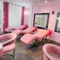 اجاره صندلی فرصتی ویژه برای آرایشگران حرفه‌ای|استخدام درمانی، زیبایی، بهداشتی|اصفهان, جلفا|دیوار