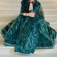 چند دست لباس محلی نو نو و تمیز