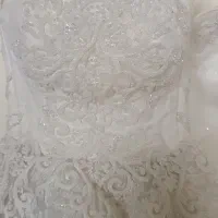 مقداری لباس عروس بفروش میرسد