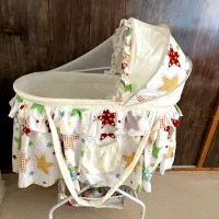 تخت کنار مادر برند نینی کو