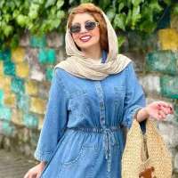 مدل برای عکاسی بوتیک زنانه مانتو و شلوار