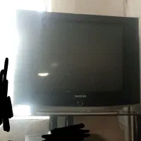 تلویزون همراه با میز