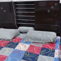 تخت خواب ۲نفره به همراه میز آینه