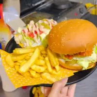 نیروی داخل آشپزخانه