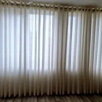 پرده پانچ حریر با میل پرده طلایی