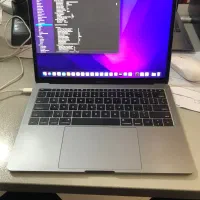 Macbook pro 2017 i5 بسیار تمیز