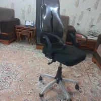 صندلی اداری چرخ دار در حد نو