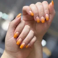 آموزش کاشت ناخن