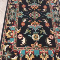 دو عدد کناره و تعدای وسایل بافندگی