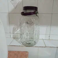 ظرف شیشه ایی ترشی.