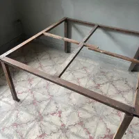 تخت اهنی