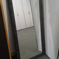 آیینه قدی به همراه قاب دورش