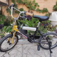 دوچرخه 16|دوچرخه، اسکیت، اسکوتر|اصفهان, باغ دریاچه|دیوار