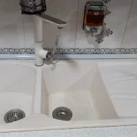 وسایل اشپزخانه شامل سینگ و شیر