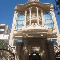 کارگر نماکاری سنگ کاری
