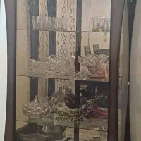 بوفه‌ی چوبی دارای آینه