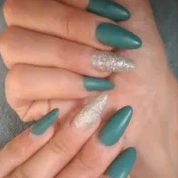 کاشت ناخن همراه با لاک ژل رایگان فقط ۱۸۰هزار|خدمات آرایشگری و زیبایی|تبریز, |دیوار