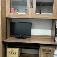 میز کامپیوتر و کتابخانه