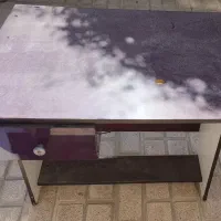 کتابخونه و میز کامپیوتر