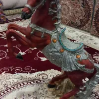 یک عدد مجسمه اسب