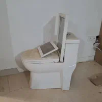 توالت فرنگی و سنگروشویی در حد نو