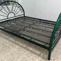 تخت دو نفره شیک‌و‌تمیز