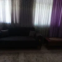 مبل۷نفره همراه میز وسط کشو دار و ۳ عدد میز عسلی