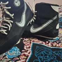 دسکش بوکس وکفش نو بوکس وکاراته زیاد استفاده نشده