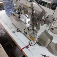 وسط کار خانم در خیاطی