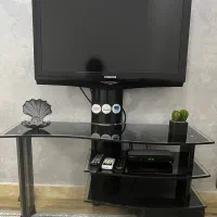 تلویزیون LCD ۳۲ سامسونگ و میز تلوزیون
