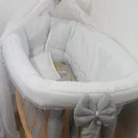 تخت کنار مادر